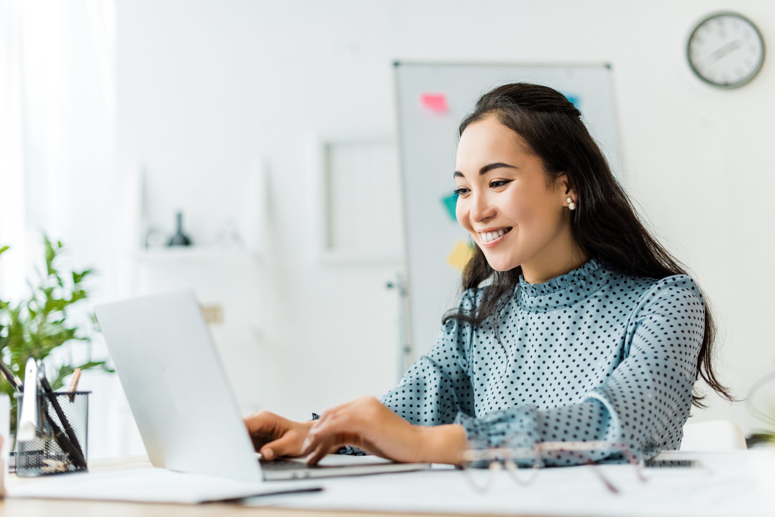 Woman working on a laptop, creating a re-engagement campaign to win back lapsed customers.